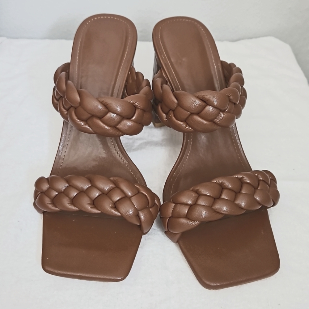 I am selling them because I do not use them, I only used them once they are almo